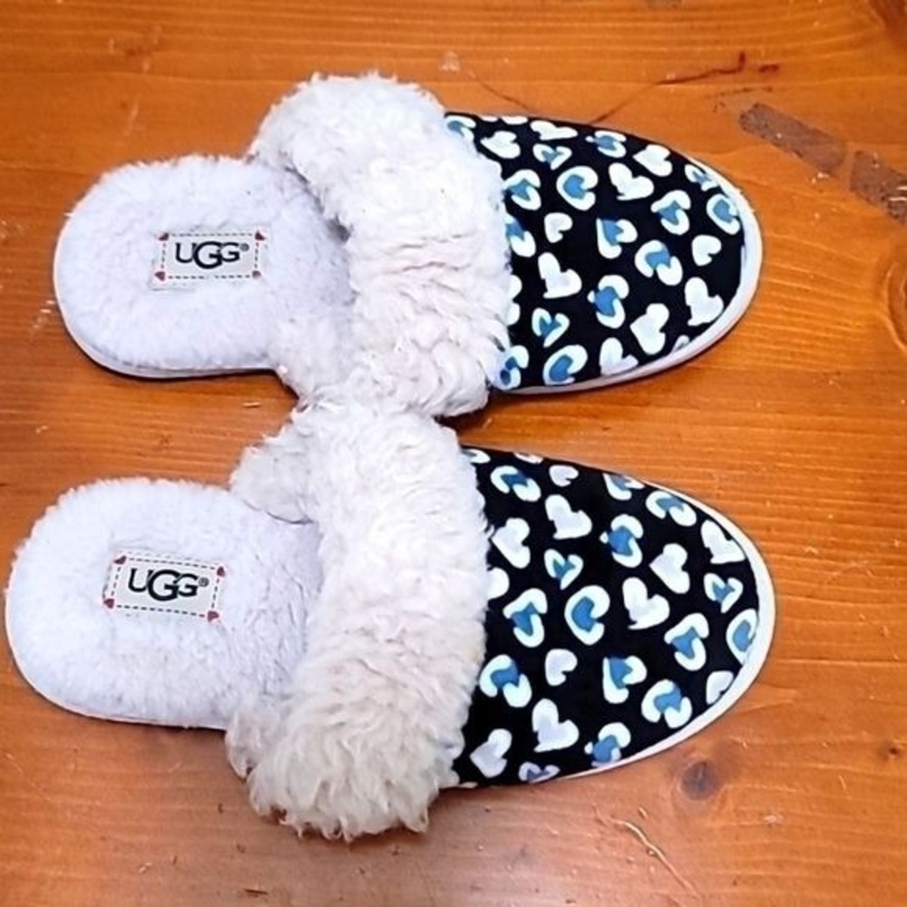 UGG KIDS SLIPPER‎ IN BLACK, BLUE AND WHITE SIZE  SMALL